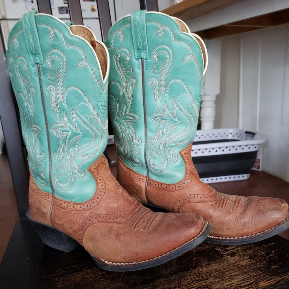 Women's size 8.5 Ariat square toe boots